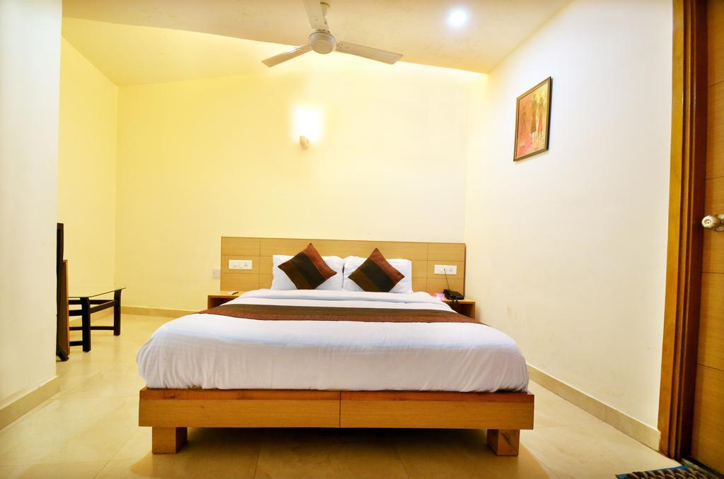 Oyo 1676 Hotel Sukhmani Amritsar Exterior photo